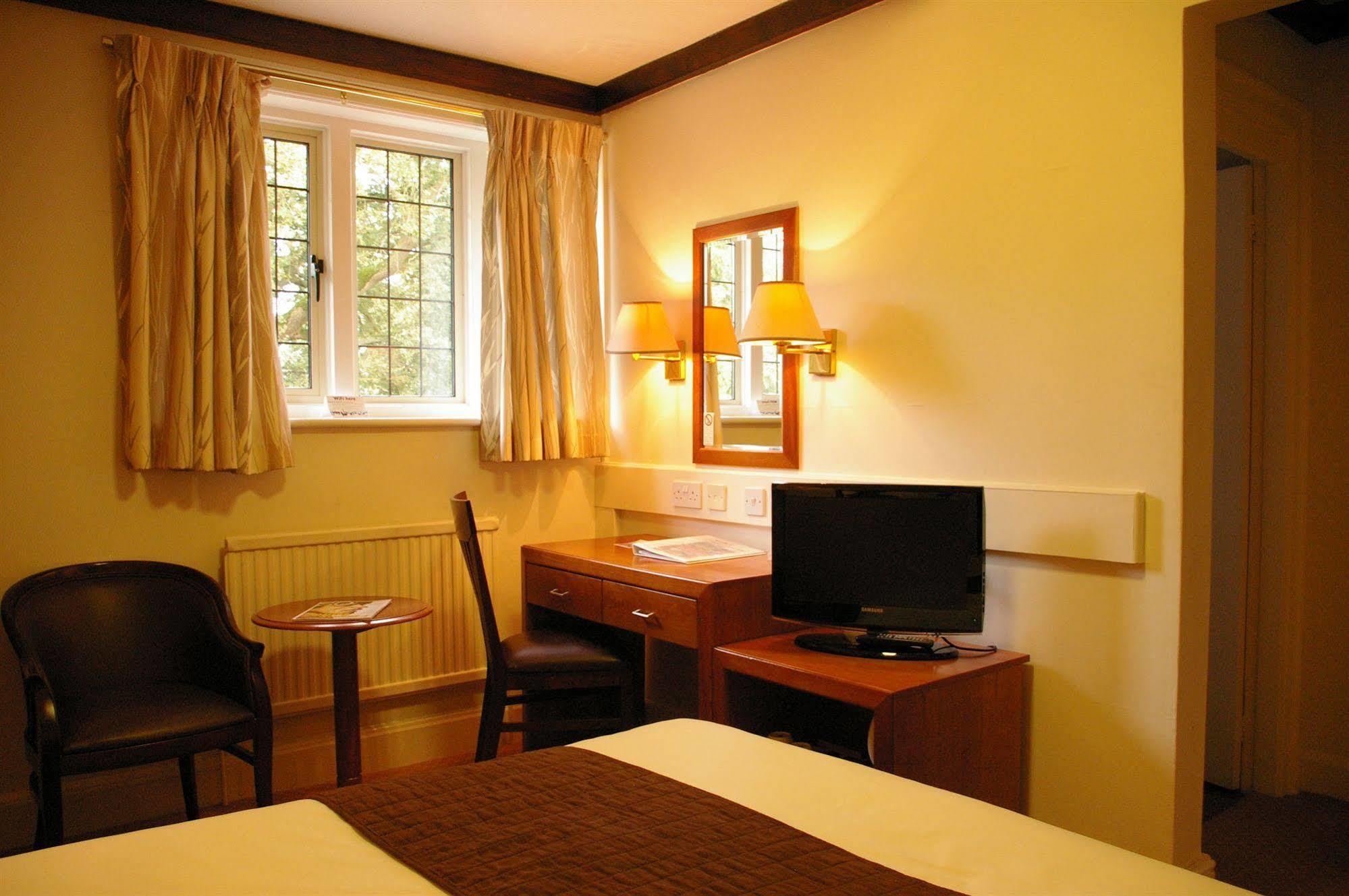 Farnham House Hotel Exterior foto